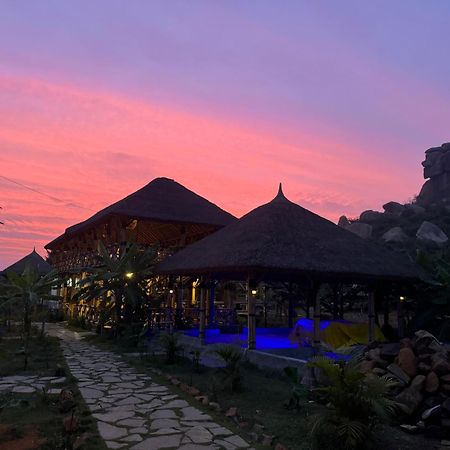 Hill Stone View Hampi Hotel Buitenkant foto