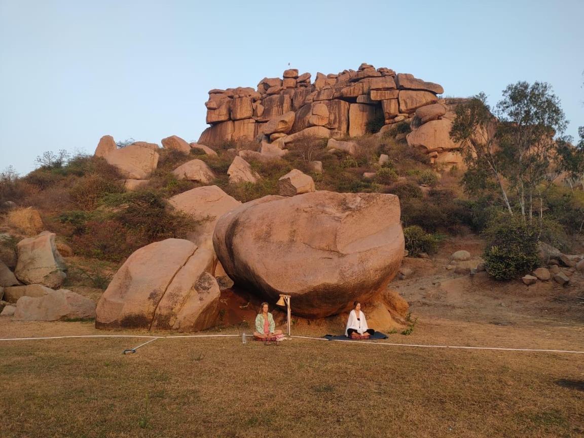 Hill Stone View Hampi Hotel Buitenkant foto