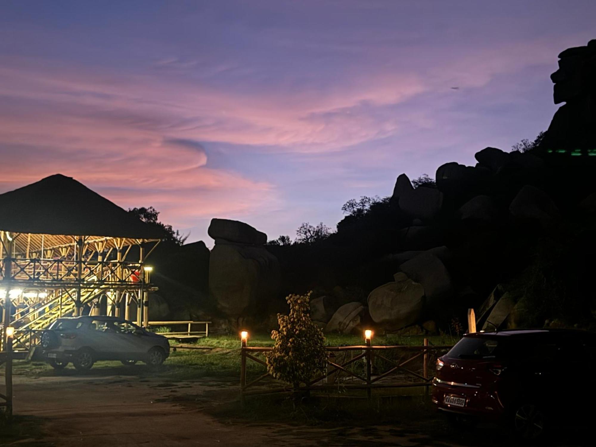 Hill Stone View Hampi Hotel Buitenkant foto