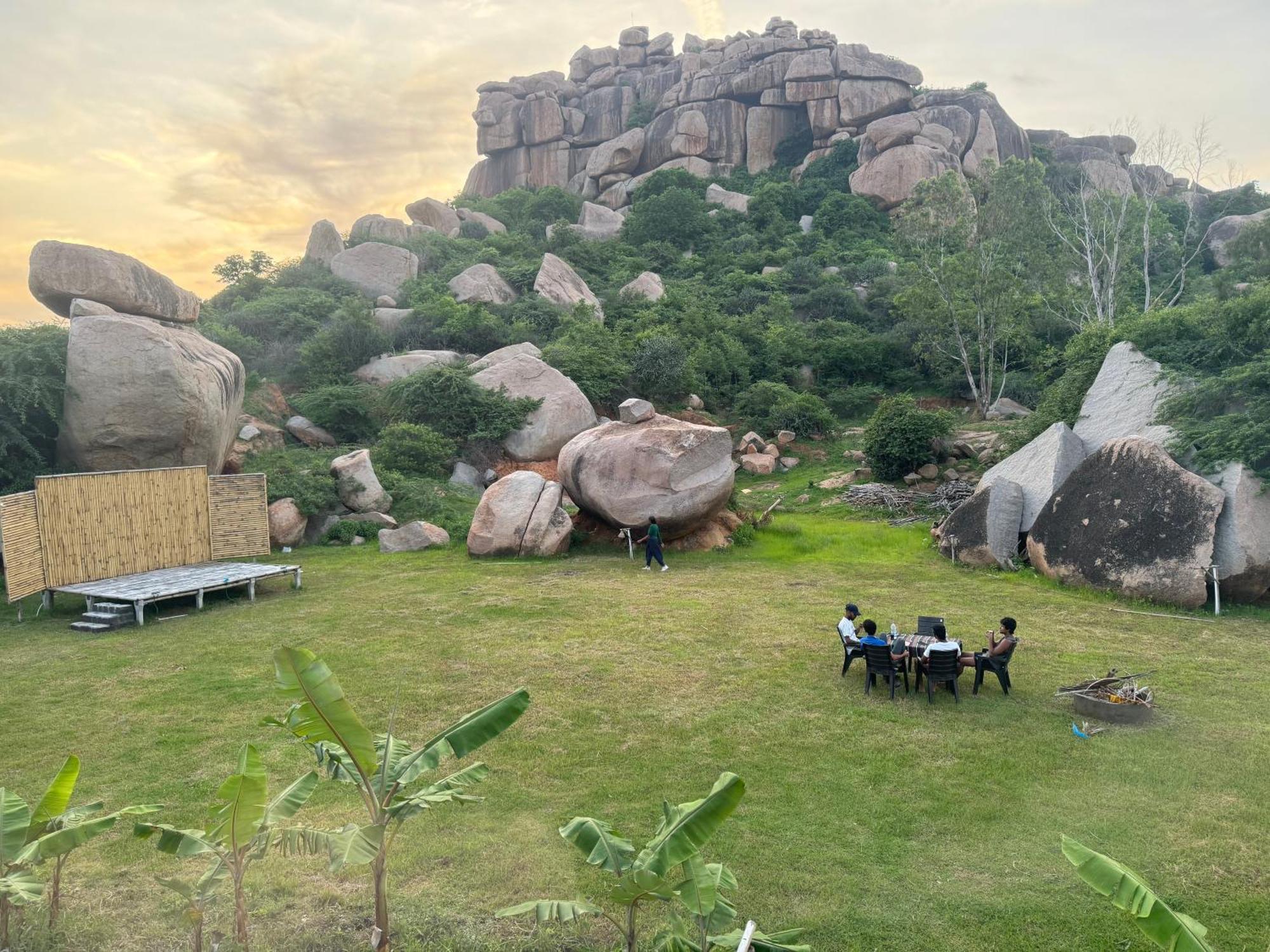 Hill Stone View Hampi Hotel Buitenkant foto