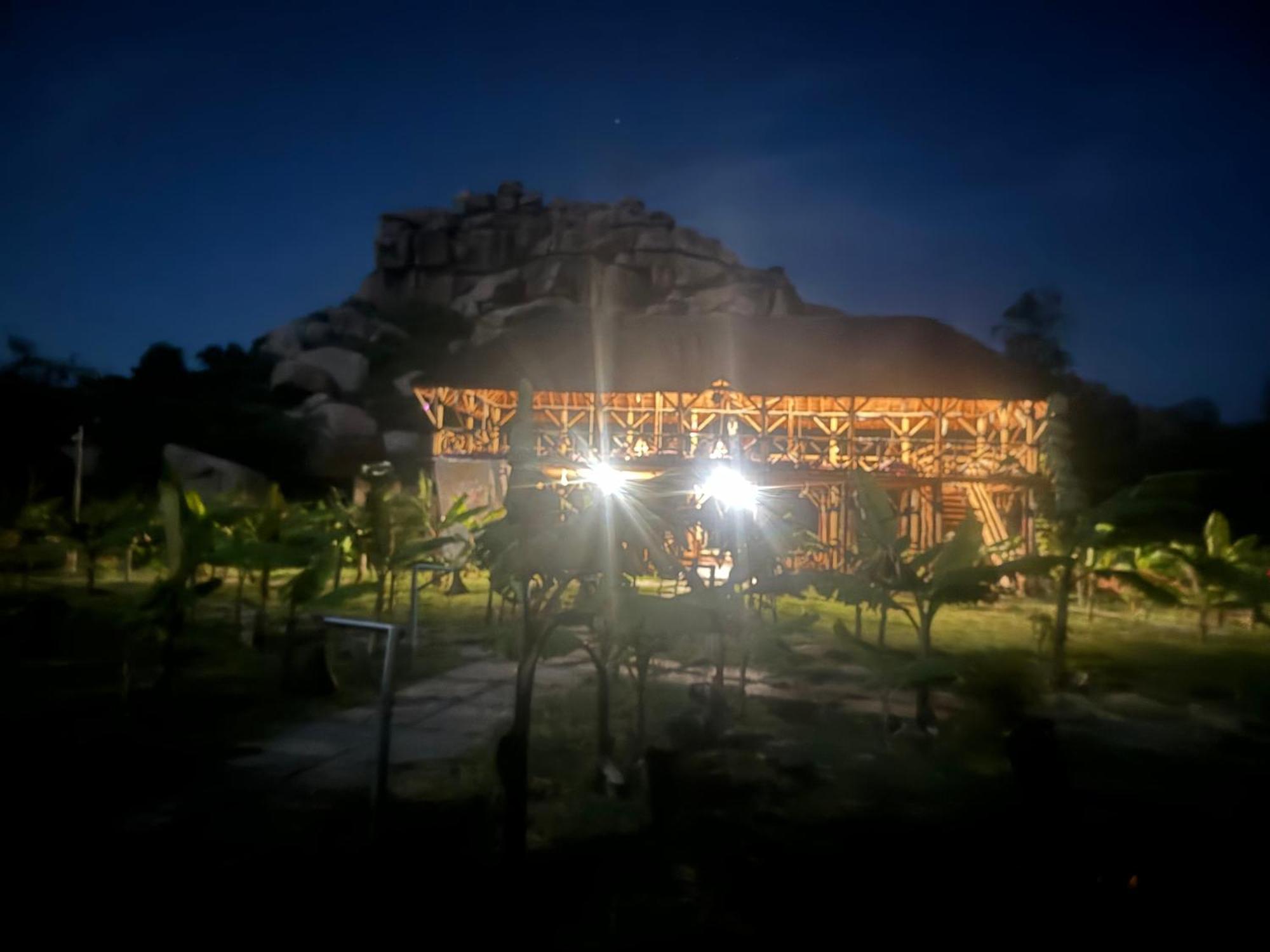 Hill Stone View Hampi Hotel Buitenkant foto