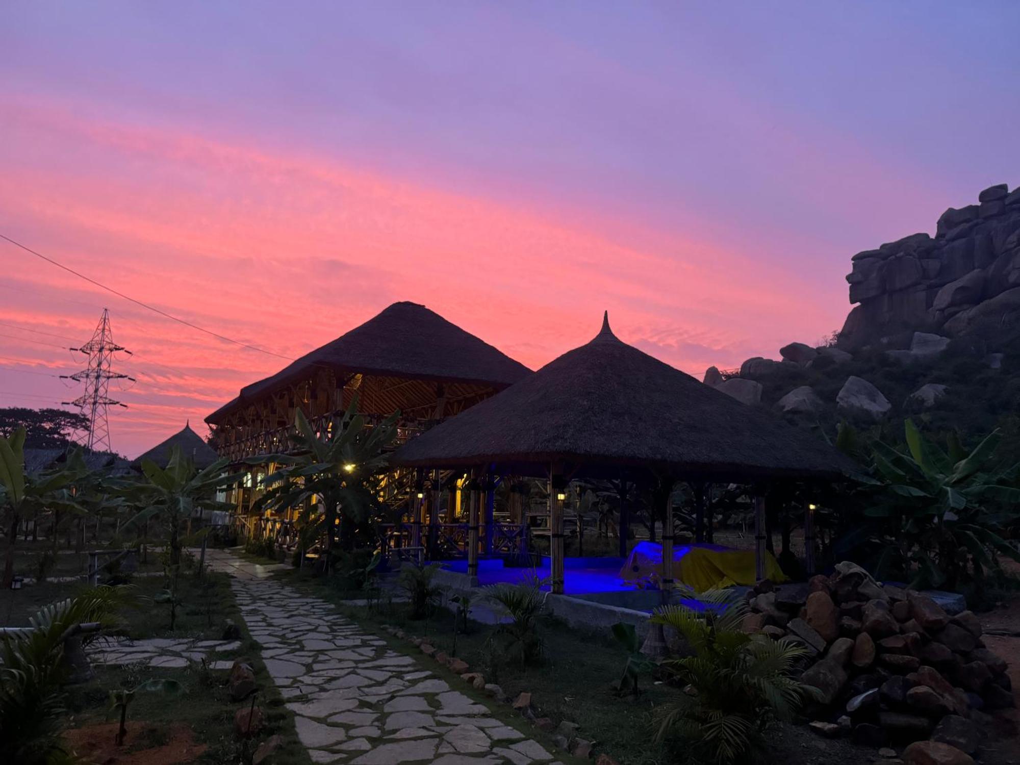 Hill Stone View Hampi Hotel Buitenkant foto