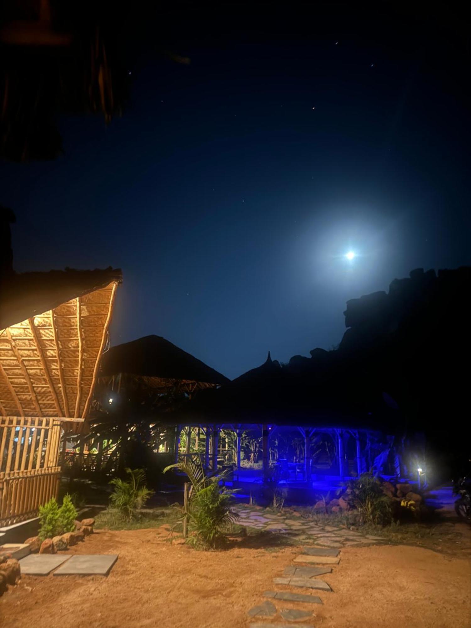 Hill Stone View Hampi Hotel Buitenkant foto